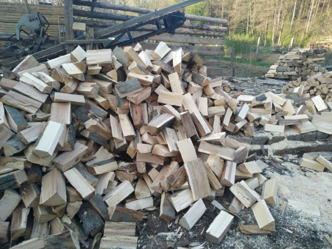 tvrdé dřevo